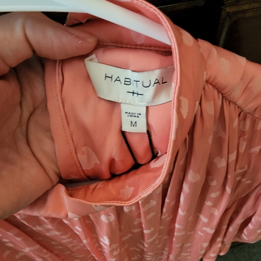 Button back blouse - Picture 2 of 3